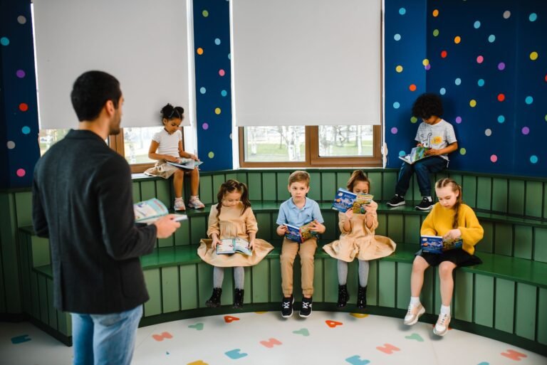 Tecendo Infâncias: entre palavras e práticas
